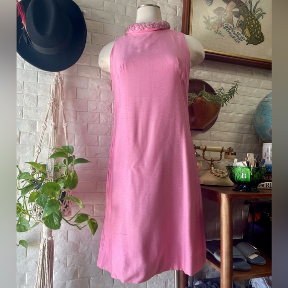 Vintage 1950s 1960s Mod Bubble Gum Pink Mini Shift Dress Embellished Collar - Picture 2 of 13
